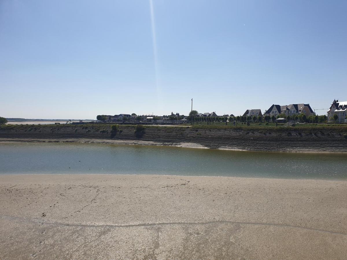 Les Garennes Bed & Breakfast Favieres  Luaran gambar